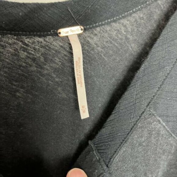 Free People Black Keep It Casual Oversized Linen Blend Blouse size medium 1053 - Picture 3 of 4